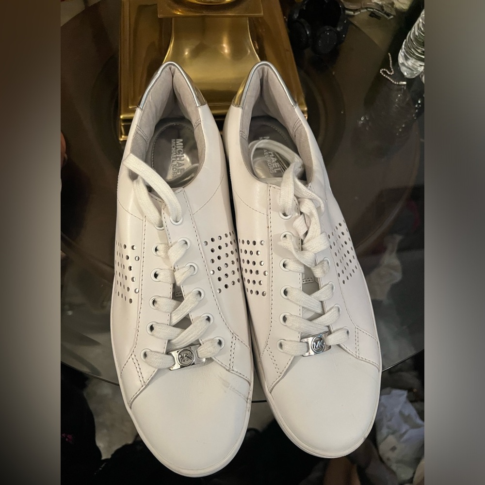 MICHAEL KORS WHITE SNEAKERS